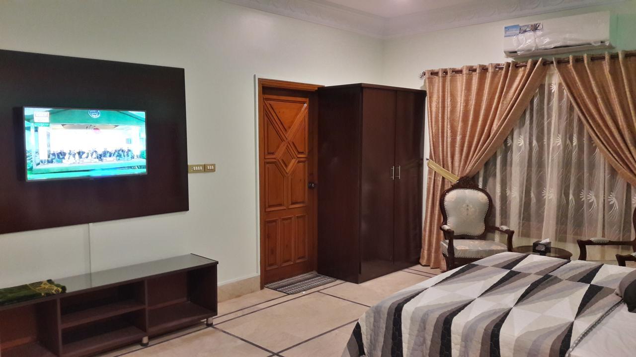Hotel Seven 7 Karachi Buitenkant foto