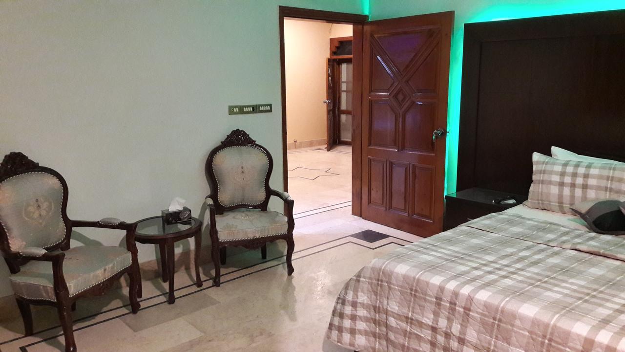 Hotel Seven 7 Karachi Buitenkant foto