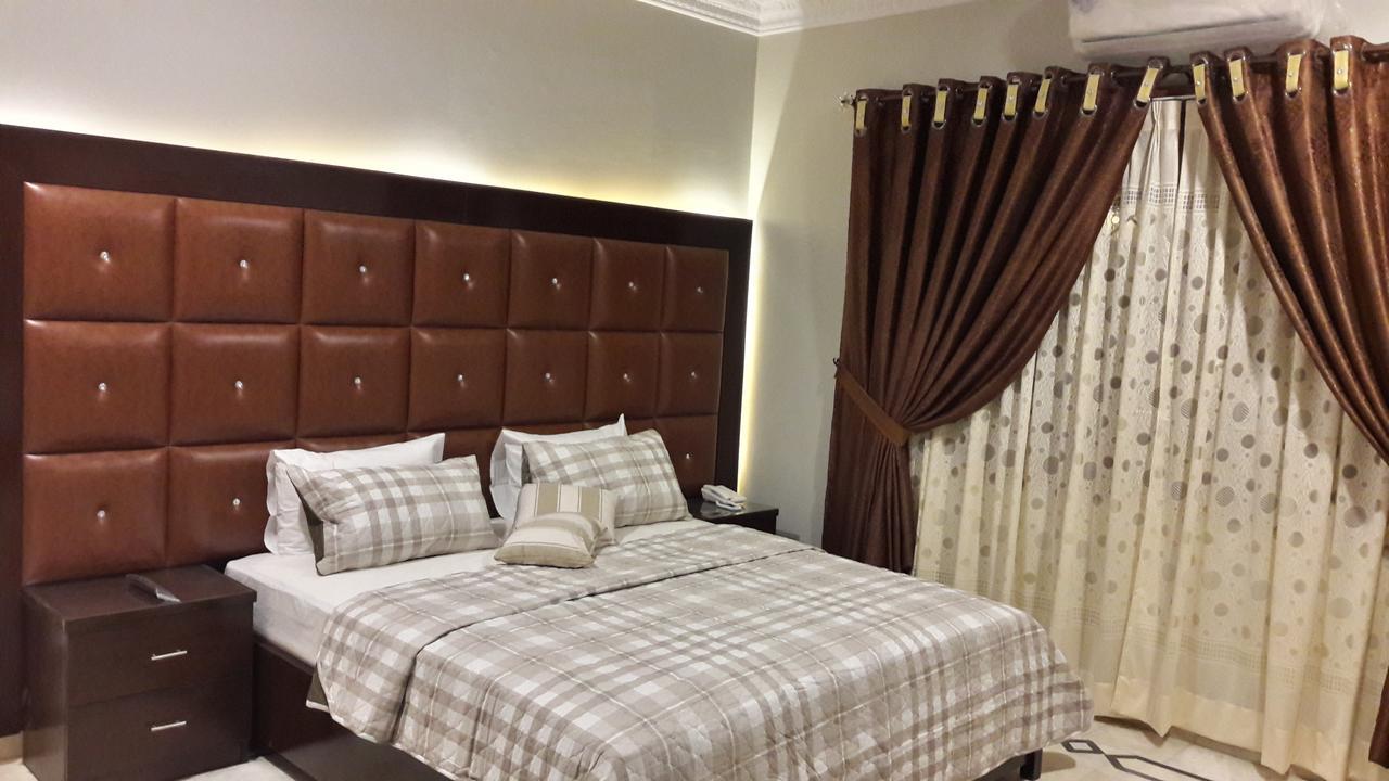 Hotel Seven 7 Karachi Buitenkant foto