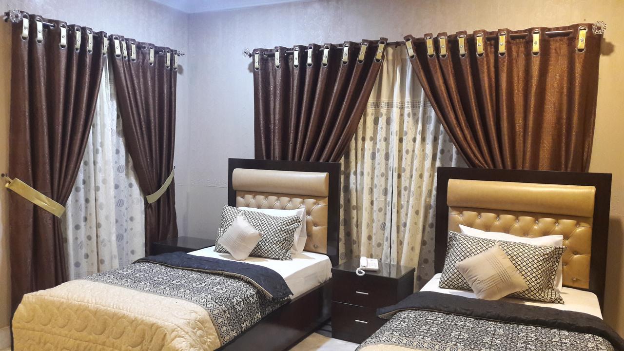 Hotel Seven 7 Karachi Buitenkant foto