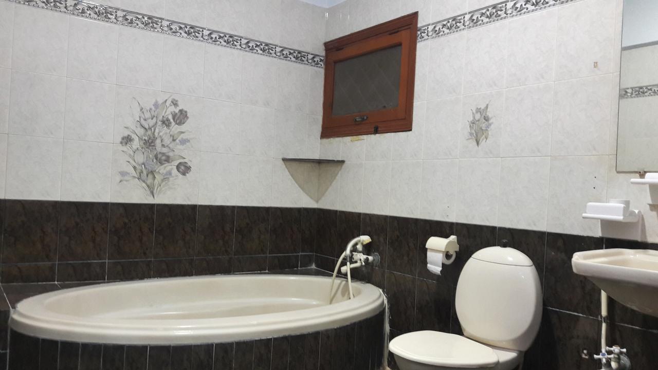 Hotel Seven 7 Karachi Buitenkant foto