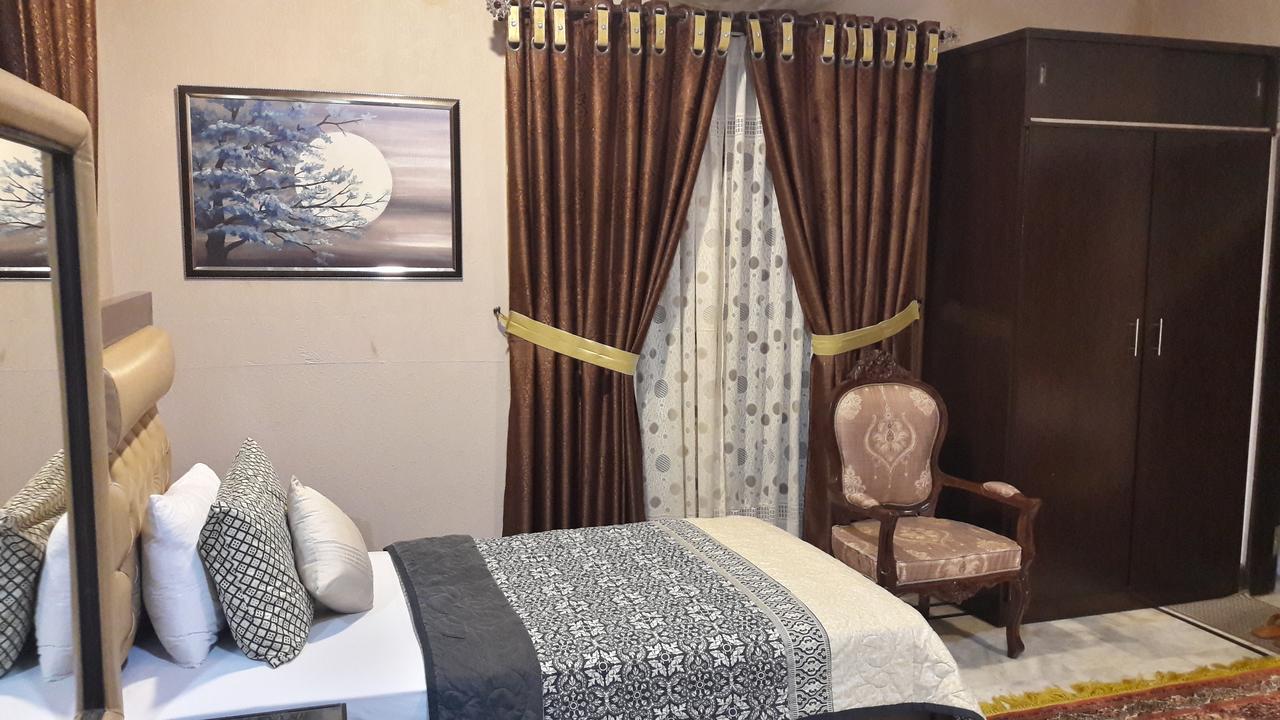 Hotel Seven 7 Karachi Buitenkant foto