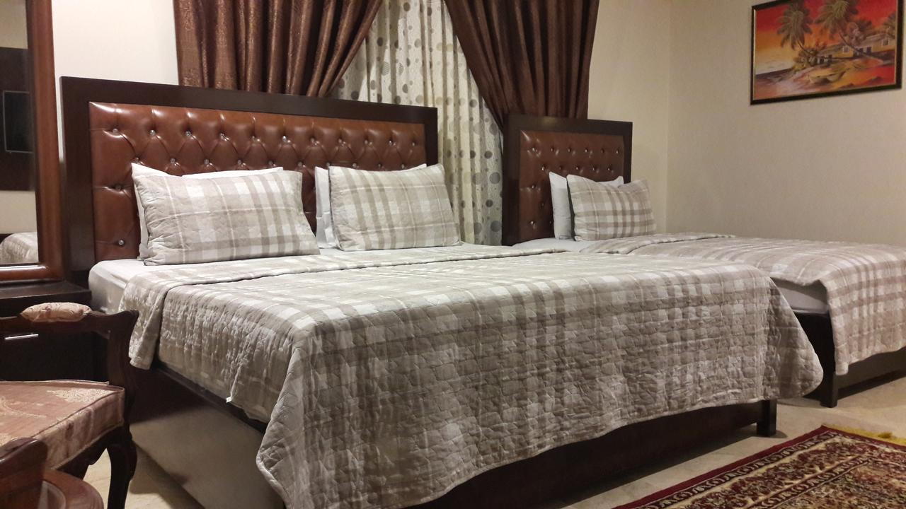 Hotel Seven 7 Karachi Buitenkant foto