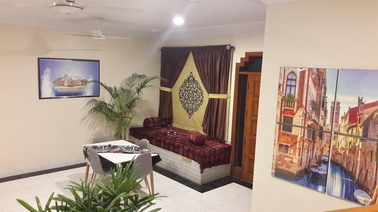 Hotel Seven 7 Karachi Buitenkant foto