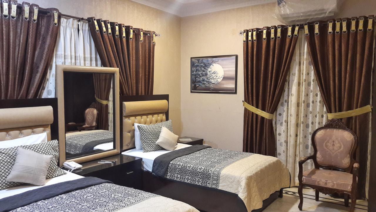 Hotel Seven 7 Karachi Buitenkant foto