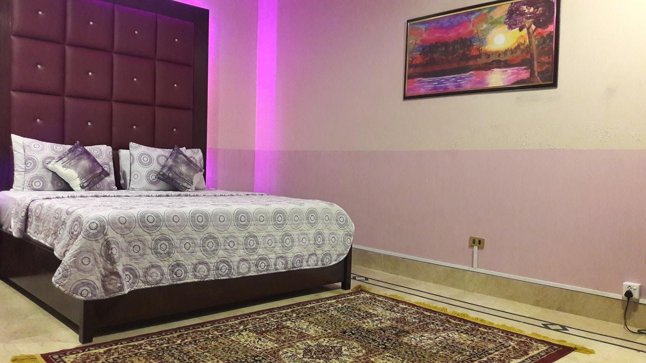 Hotel Seven 7 Karachi Buitenkant foto