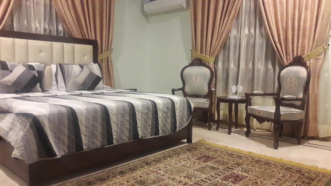 Hotel Seven 7 Karachi Buitenkant foto