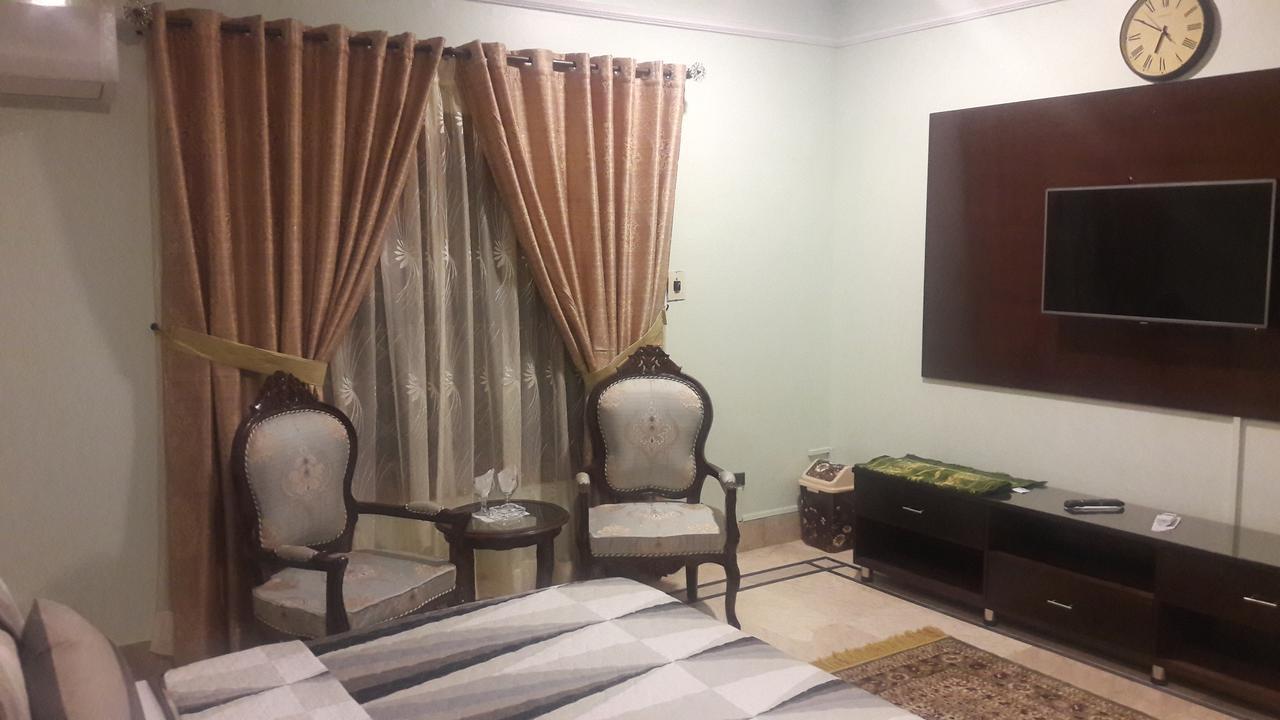 Hotel Seven 7 Karachi Buitenkant foto