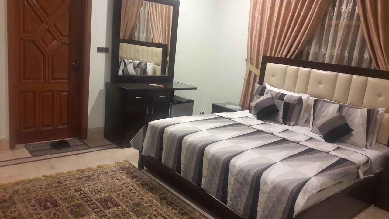 Hotel Seven 7 Karachi Buitenkant foto